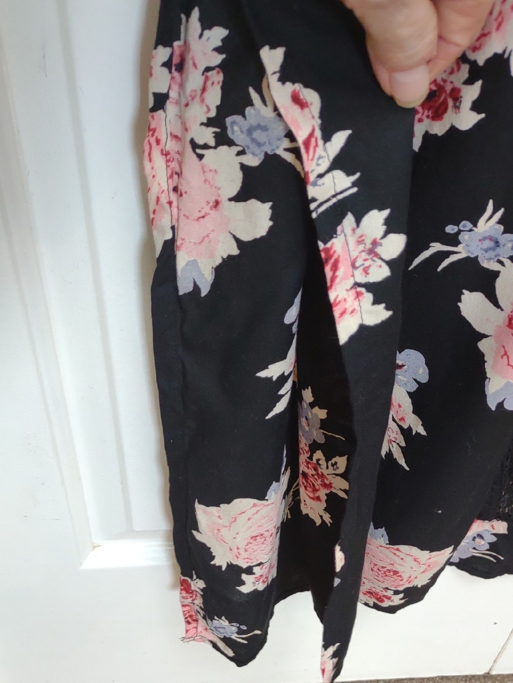 Angie Women's Maxi Black Floral Duster Kimono Open Front Crochet Trim NWT - Picture 9 of 13